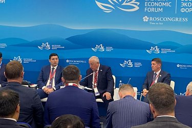 Сенатор от Оренбуржья принимает участие в Восточном экономическом форуме
